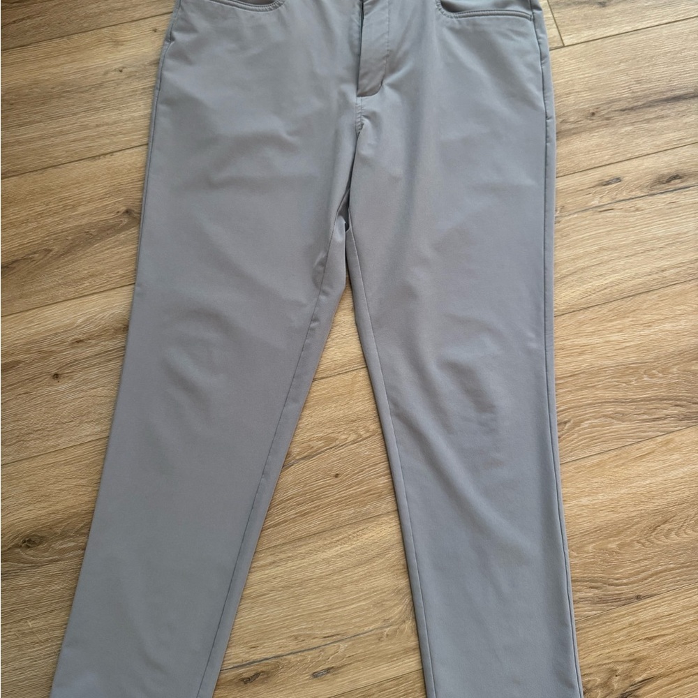 Walter Hagen Gray Chinos Comfortable and Versatile